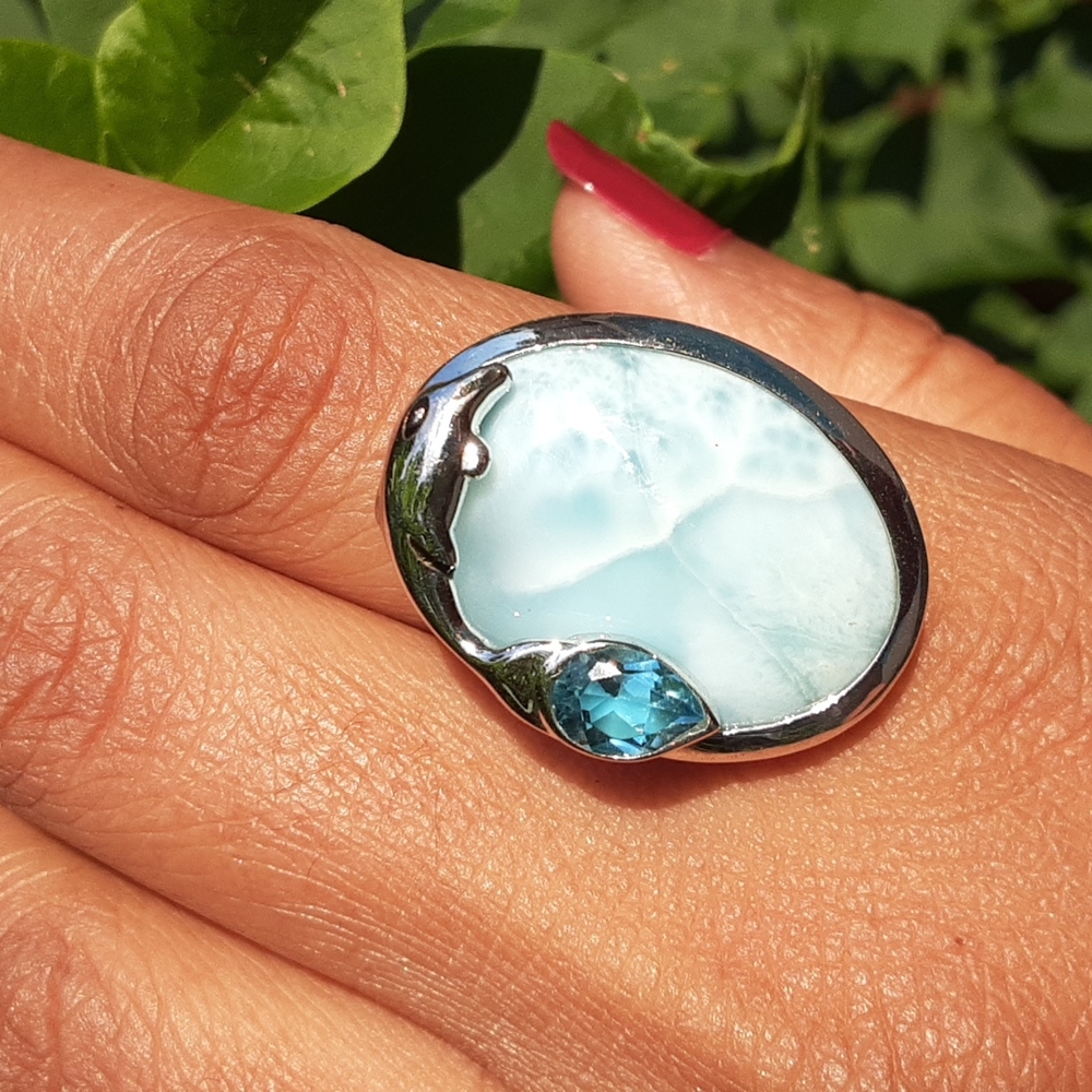 Elegant Silver and Blue Gemstone Ring